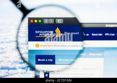 Los Angeles, California, USA - 21 March 2019: Illustrative Editorial of Singapore Airlines website homepage. Singapore Airlines logo visible on Stock Photo