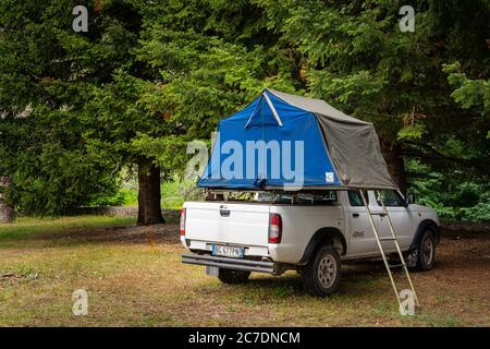 Car camping tent on the rooftop of an Nissan SUV in mountains Stock Photo