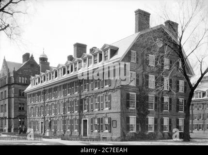 Connecticut Hall, Yale University, New Haven, Connecticut, USA, photo by Joseph Berlepsch, Historic American Buildings Survey, 1934 Stock Photo
