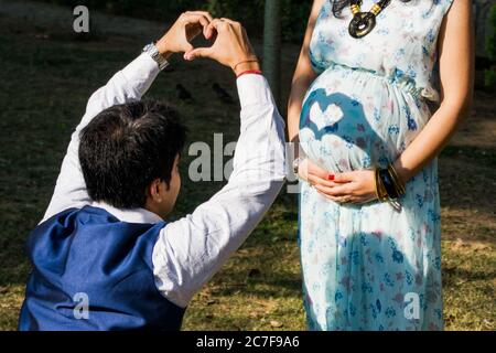 Best Maternity Photographer in Gurugram (Gurgaon), Delhi, Noida India