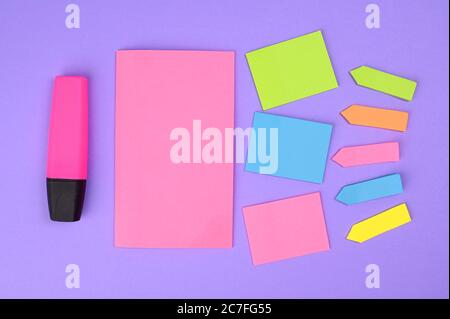 office stickers. Mock-up lot of yellow empty office stickers on a purple background. The concept of planning, office work and training. An important element in the office Stock Photo