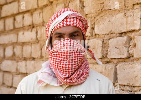 Raghba, Saudi Arabia, February 16 2020: A construction worker in Saudi Arabia with the typical head and face covering Stock Photo