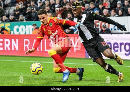 1st February 2020, St. James's Park, Newcastle, England; Premier League, Newcastle United v Norwich City : Max Aarons (2) of Norwich City has a handful of Allan Saint-Maximin (10) of Newcastle United's shirt Stock Photo