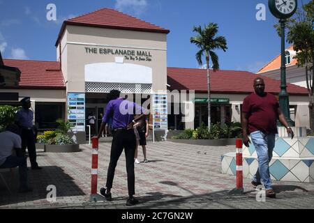 St George's Grenada The Esplanade Mall and entrance to  the cruise ships Stock Photo