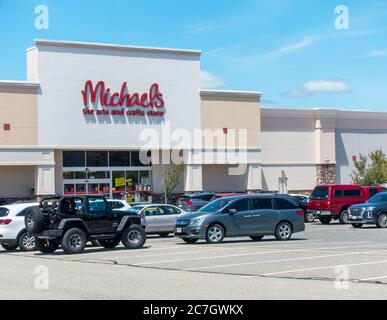 Exterior storefront of Michaels arts and crafts buildup in