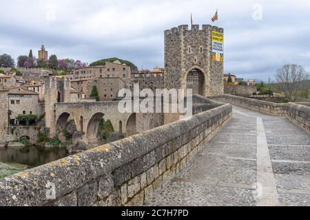 Europe, Spain, Catalonia, Girona Province, Garrotxa, Besalú, view of the Pont de Besalú over the Fluvia river Stock Photo