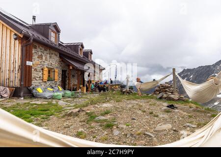 Europe, Austria, Tyrol, Ötztal Alps, Pitztal, Plangeross, mountaineers relax in the hammocks on the Kaunergrathütte Stock Photo