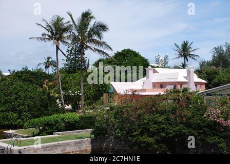 A pink home near Southampton, in Beautiful Bermuda Stock Photo