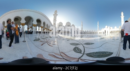 360° view of Sheikh Zayed Grand Mosque, Abu Dhabi - Alamy