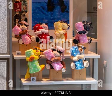Cuddly toys in sunglasses hugging colourful blankets in a Granada shop window display. Stock Photo