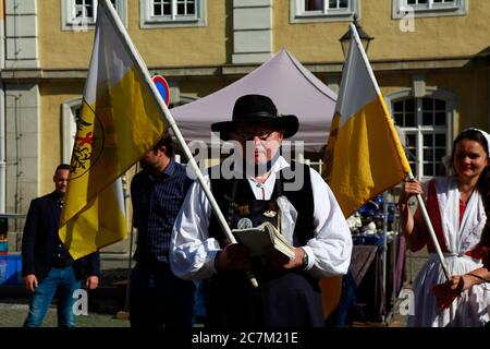 IM BILD :  Günter Meißner , Oberbürgermeister Octavian Ursu und Ministerpräsident Michael Kretschmer eröffnen den 22. Schlesischen Tippelmarkt in Görl Stock Photo