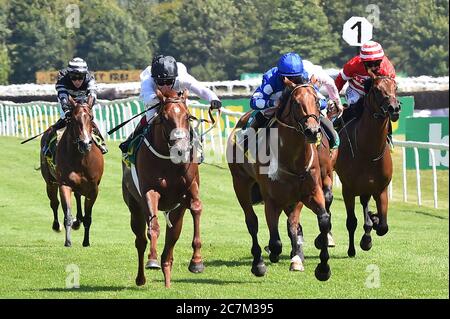 Method ridden by Oisin Murphy (front left) wins The bet365 Rose Bowl Stakes at Newbury Racecourse. Stock Photo
