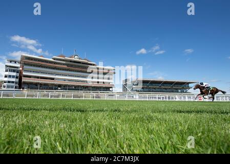Method ridden by Oisin Murphy wins The bet365 Rose Bowl Stakes at Newbury Racecourse. Stock Photo