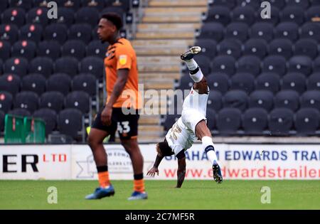 Luton Town's Kazenga LuaLua celebrates scoring his side's first goal of the game during the Sky Bet Championship match at The KCOM Stadium, Hull. Stock Photo