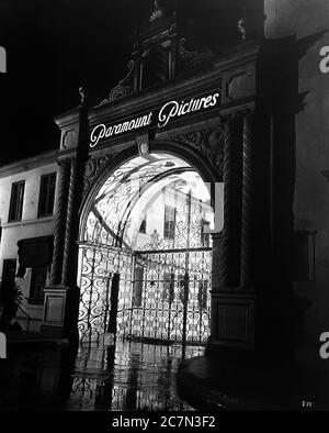 PARAMOUNT STUDIOS GATES at West Coast Hollywood Studio 5431 Marathon ...