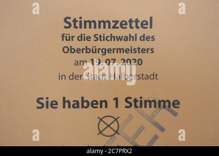 Halberstadt, Germany. 13th July, 2020. A ballot paper for the mayoral election. In the run-off vote, two candidates apply for the office of Lord Mayor of Halberstadt and for moving into the town hall. Credit: Matthias Bein/dpa-Zentralbild/ZB/dpa/Alamy Live News Stock Photo
