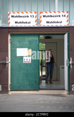Halberstadt, Germany. 13th July, 2020. A woman stands in a polling place at the mayoral election. In the run-off vote, two candidates apply for the office of Lord Mayor of Halberstadt and for the move into the town hall. Credit: Matthias Bein/dpa-Zentralbild/ZB/dpa/Alamy Live News Stock Photo