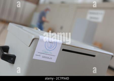 Halberstadt, Germany. 13th July, 2020. A sealed ballot box for the mayoral election is placed in a polling station. In the run-off vote, two candidates apply for the office of Lord Mayor of Halberstadt and for the move into the town hall. Credit: Matthias Bein/dpa-Zentralbild/ZB/dpa/Alamy Live News Stock Photo