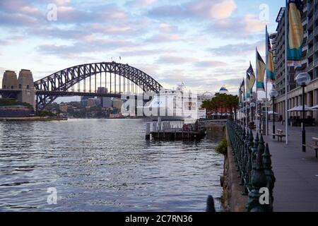 The P&O Cruises Cruise Ship, PACIFIC PEARL, Enters Circular Quay At Dawn. Stock Photo