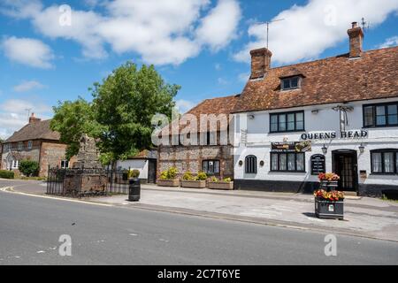 16th century The Queen's Head Pub, Churchgate Street, Old Harlow ...