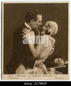 'Love Scenes from Famous Films' Kensitas cigarette card - Paul Porcassi and Merna Kennedy in 'Broadway'. Second series published in 1932 by J. Wix & Sons Ltd. Stock Photo