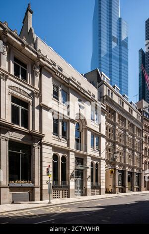 Oblique view of main (south) elevation looking north east on Cornhill, with 22 Bishopsgate looming tall and the Leadenhall Building on the right hand Stock Photo