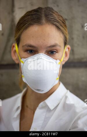 Tel Aviv, Israel. 20th July, 2020. Israeli top model Bar Refaeli, center, wearing a face mask arrives to a court, in Tel Aviv, Israel, Monday, July 20, 2020. Refaeli signed a plea bargain agreement with authorities to settle a long-standing tax evasion case against her and her family. The deal will require Refaeli to serve nine months of community service while her mother, Zipi, will be sent to prison for 16 months. Pool Photo by Oded Balilty/UPI Credit: UPI/Alamy Live News Stock Photo