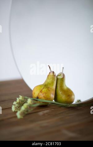 Woman body shape pear hi-res stock photography and images - Alamy