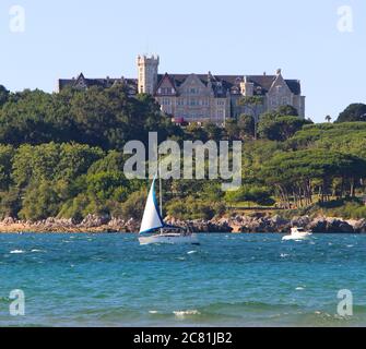 Yacht sailing in front of the Magdalena Palace in Santander Cantabria Spain Stock Photo