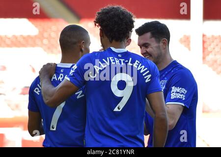 Everton's Richarlison (left) celebrates scoring his side's first goal of the game with team-mates during the Premier League match at Bramall Lane, Sheffield. Stock Photo