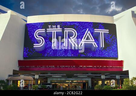 The Strat Hotel Casino And Skypod And Las Vegas Boulevard Gateway Arches At  Night Stock Photo - Download Image Now - iStock