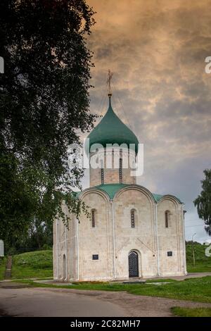 PERESLAVL-ZALESSKY, RUSSIA -JULY 17, 2020: Transfiguration Cathedral in Pereslavl Kremlin founded by Yuri Dolgoruky in 1152. Golden Ring of Russia. Sp Stock Photo