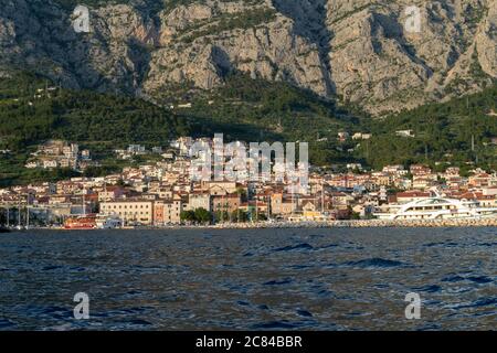 MAKARSKA, CROATIA - JUNE 17: Panoramic view of Makarska city center from the sea in Makarska, Croatia on June 17, 2019. Stock Photo