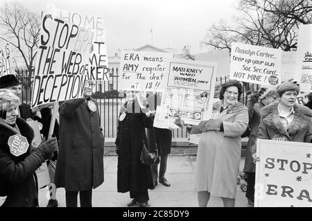Group of People demonstrating against the Equal Rights Amendment in front of the White House, Washington, D.C., USA, Warren K. Leffler, February 4, 1977 Stock Photo