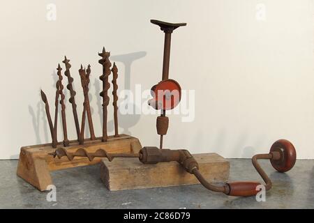 Woodworking online hand drill