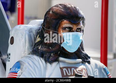 Dortmund, Germany, July 21, 2020: Figure from Star Wars Movie with face mask at the temporary pop-up amusement park 'funDOmio'. Opened on June 25, 2020 at the exhibition center around Dortmund's Westfalenhalle. The showmen want to compensate a little for the bitter losses caused by the corona-related closings of the fairs. The amusement park is open until August 11th, 2020. Stock Photo