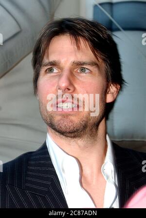 Washington, United States Of America. 17th Apr, 2002. Tom Cruise, narrator of the new film 'Imax Space Station 3D', arrives at the National Air and Space Museum for the premiere of the movie in Washington, DC on April 17, 2002.Credit: Ron Sachs/CNP | usage worldwide Credit: dpa/Alamy Live News
