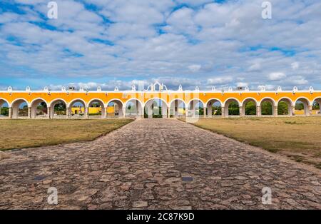 Yellow and white arches in the San Antonio de Padua convent, Izamal city, Yucatan, Mexico. Stock Photo