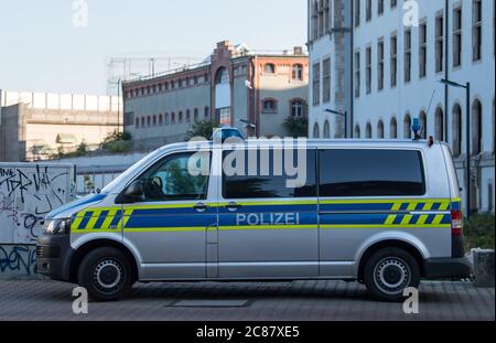 Magdeburg, Germany. 22nd July, 2020. A police car is parked at the district court. In the morning the trial of the Halle bomber will continue here. The federal prosecutor accuses the man of 13 crimes, among them murder and attempted murder. The assassin had tried to cause a bloodbath in the synagogue in Halle on October 9, 2019, the highest Jewish holiday Yom Kippur. Credit: Hendrik Schmidt/dpa-Zentralbild/dpa/Alamy Live News Stock Photo