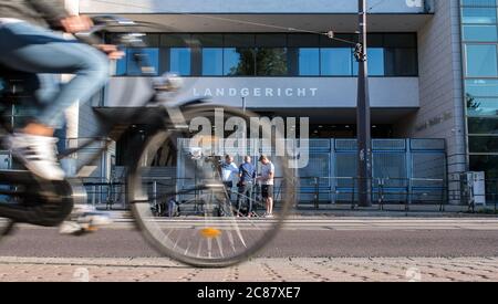 Magdeburg, Germany. 22nd July, 2020. A female cyclist rides along in front of the district court. In the morning the trial against the assassin of Halle is continued here. The Federal Prosecutor's Office accuses the man of 13 crimes, among them murder and attempted murder. The assassin had tried to cause a bloodbath in the synagogue in Halle on October 9, 2019, the highest Jewish holiday Yom Kippur. Credit: Hendrik Schmidt/dpa-Zentralbild/dpa/Alamy Live News Stock Photo