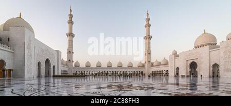 Sheikh Zayed Grand Mosque Center in Abu Dhabi, United Arab Emirates daylight exterior view Stock Photo