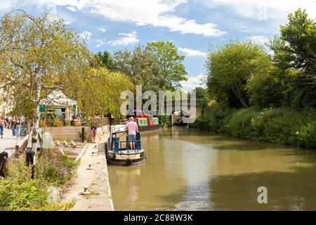 Canal boat moored near The Lock Inn on The Kennet and Avon Canal in summer at Bradford on Avon, Wiltshire, England, UK Stock Photo