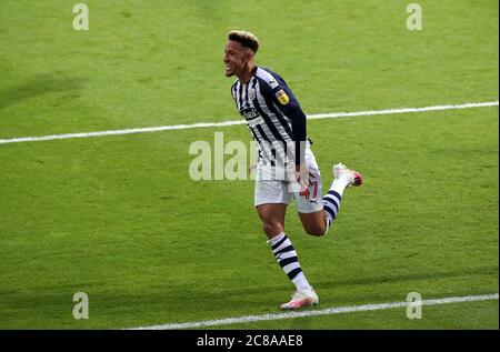 West Bromwich Albion's Callum Robinson celebrates scoring his side's second goal of the game during the Sky Bet Championship match at The Hawthorns, West Bromwich. Stock Photo