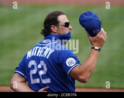 St. Louis, United States. 22nd July, 2020. Kansas City Royals manager Mike Matheny tips his cap to the stands before an exhibition game against the St. Louis Cardinals at Busch Stadium in St. Louis on Wednesday, July 22, 2020. Photo by Bill Greenblatt/UPI Credit: UPI/Alamy Live News Stock Photo