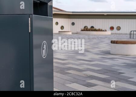 Large green commercial garbage bin with one side lid eft open Stock Photo -  Alamy