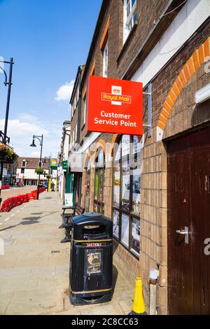 Royal Mail customer Service Point sign over rubbish bin. Bridge Street, St Ives, Cambridgeshire, England Stock Photo