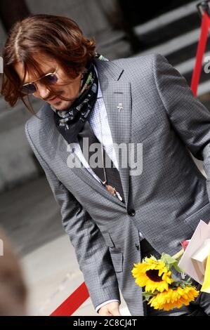 London, UK. 23rd July, 2020. Johnny Depp arriving at the High Court of Justice for his defamation lawsuit versus The Sun newspaper. London, 07/23/2020 | usage worldwide Credit: dpa/Alamy Live News Stock Photo