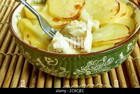 Scalloped Potato And Smoked Fish Pot, Smoked haddock and potato gratin Stock Photo