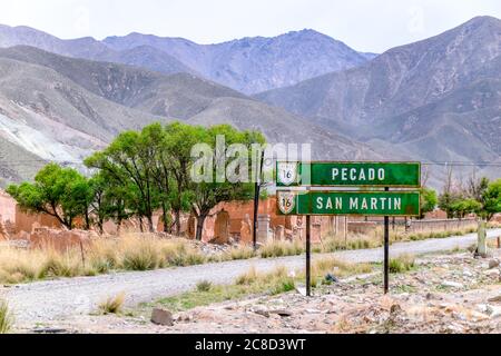 Destroyed abandoned building in Aksai Oil Town, Jiuquan, Gansu, China Stock Photo