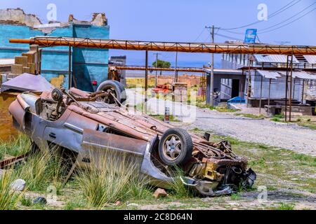 Destroyed abandoned building in Aksai Oil Town, Jiuquan, Gansu, China Stock Photo